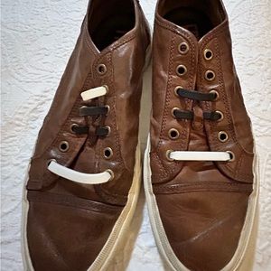 Men’sFrye shoes size 10 with rubber laces